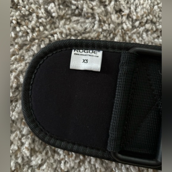 Rogue 5” Weightlifting Belt Size XS - Picture 2 of 4